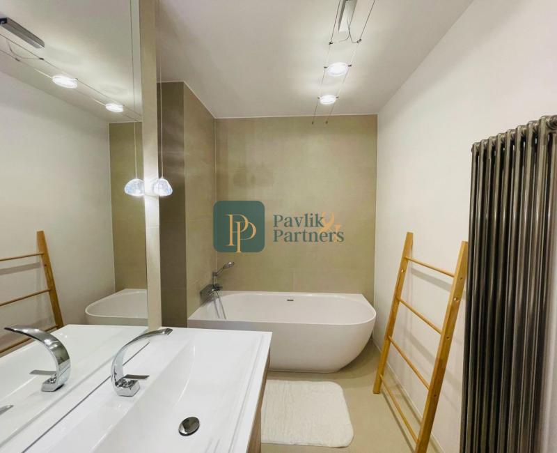 Prenájom krásny 2 izbový byt, centrum mesta, 40m2 terasa