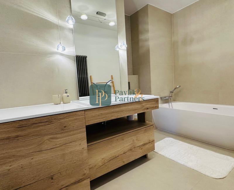 Prenájom krásny 2 izbový byt, centrum mesta, 40m2 terasa