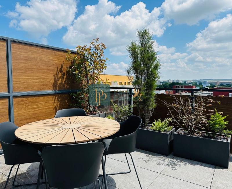 Prenájom krásny 2 izbový byt, centrum mesta, 40m2 terasa