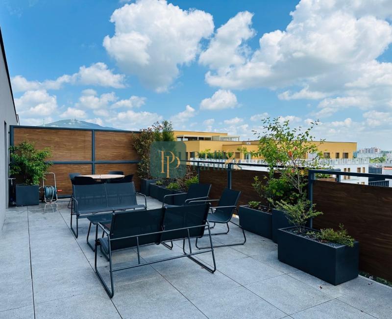 Prenájom krásny 2 izbový byt, centrum mesta, 40m2 terasa