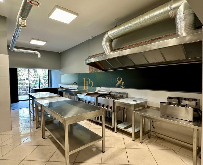 Odstúpenie luxusnej prevádzky, úplne centrum mesta, kompletne zariadená