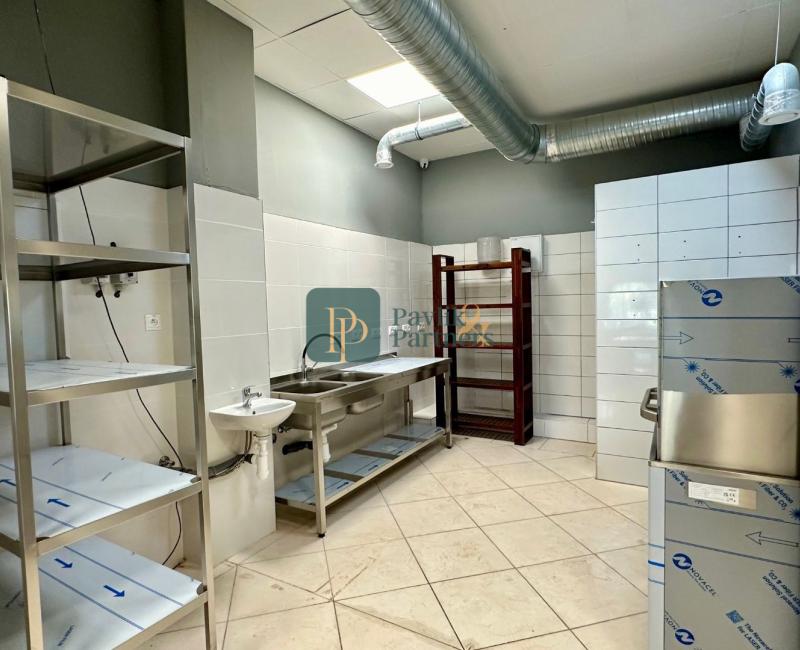 Odstúpenie luxusnej prevádzky, úplne centrum mesta, kompletne zariadená