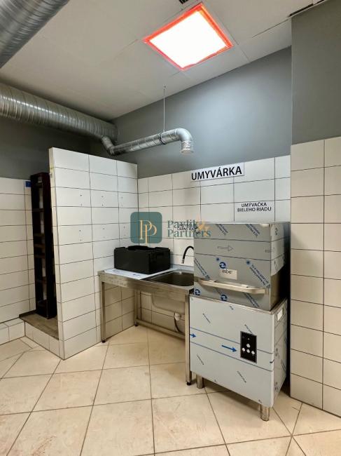 Odstúpenie luxusnej prevádzky, úplne centrum mesta, kompletne zariadená