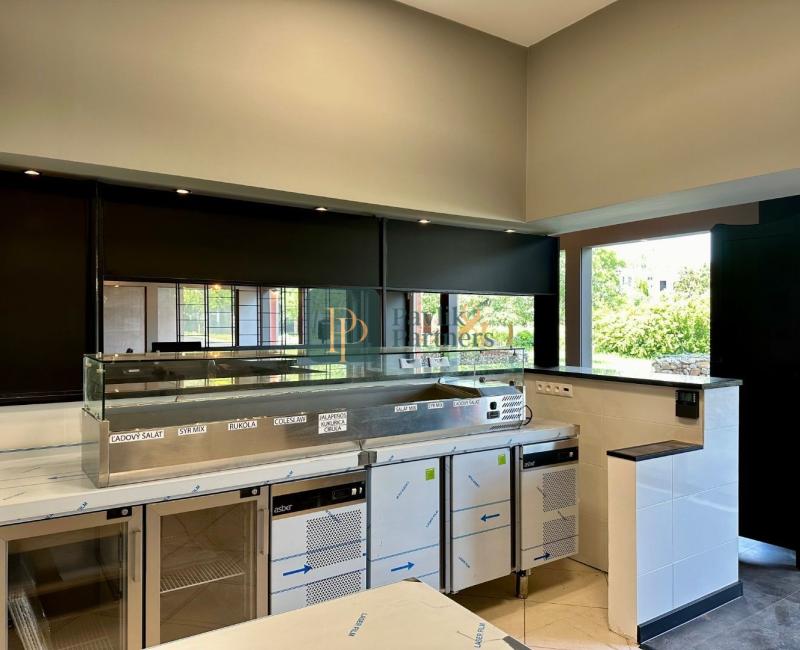 Odstúpenie luxusnej prevádzky, úplne centrum mesta, kompletne zariadená