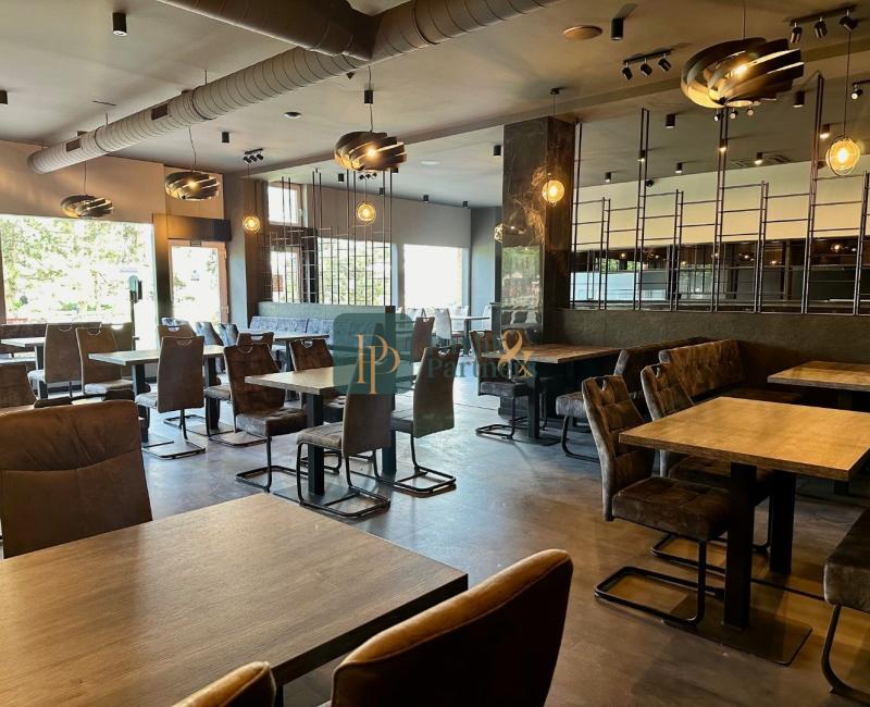 Odstúpenie luxusnej prevádzky, úplne centrum mesta, kompletne zariadená