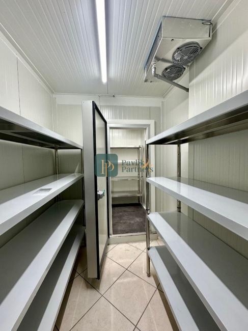 Odstúpenie luxusnej prevádzky, úplne centrum mesta, kompletne zariadená