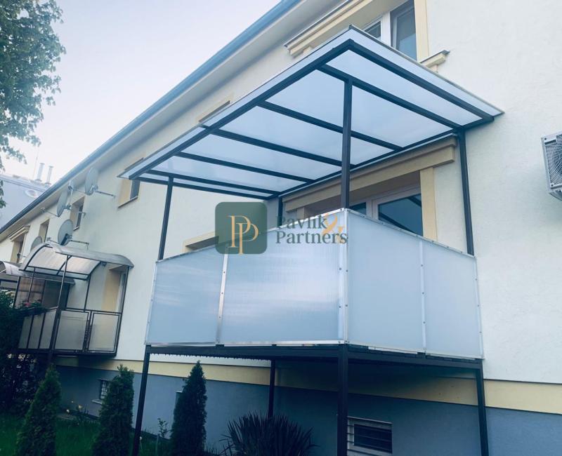 Prenájom nadštandardný 2 izbový byt, terasa, Staré mesto