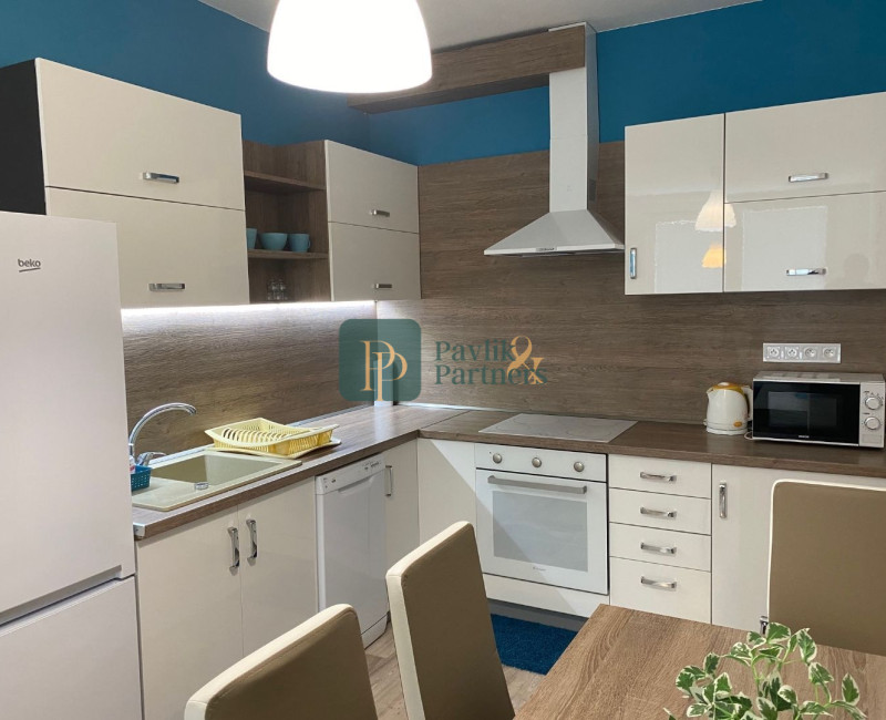 Prenájom pekný 2izb byt, centrum mesta, vlastné parkovacie miesto