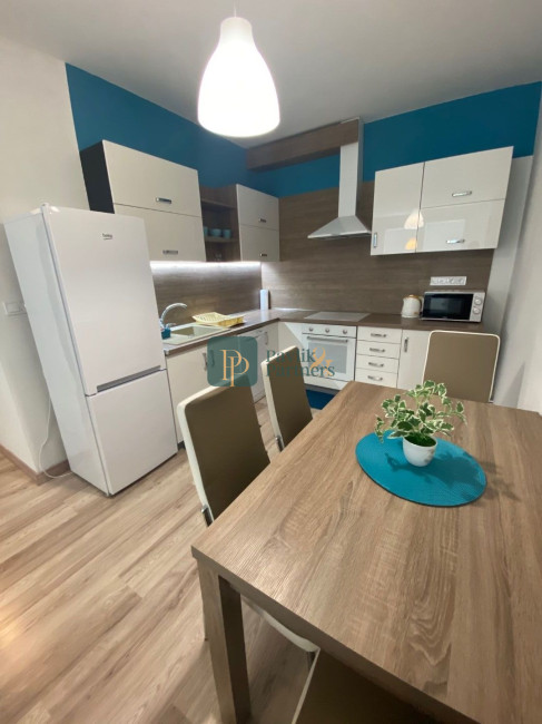 Prenájom pekný 2izb byt, centrum mesta, vlastné parkovacie miesto