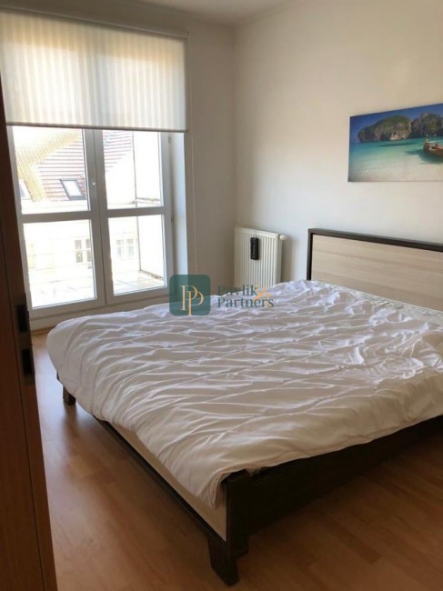 Prenájom 2 izbový byt, veľký balkón, zariadený