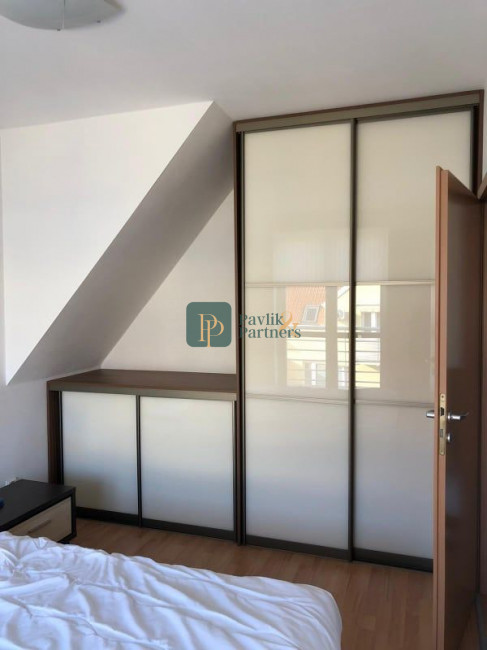 Prenájom 2 izbový byt, veľký balkón, zariadený