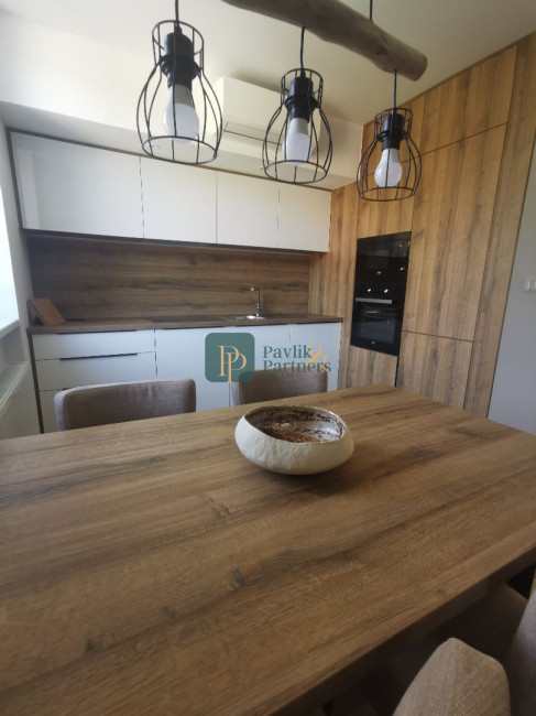 Prenájom krásny 2 izbový byt pod hradom, balkón, centrum mesta