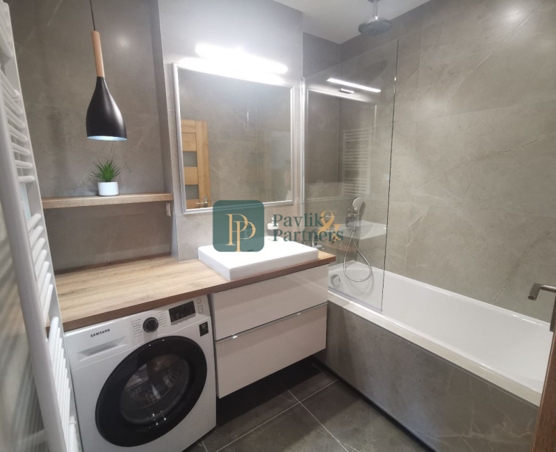 Prenájom krásny 2 izbový byt pod hradom, balkón, centrum mesta