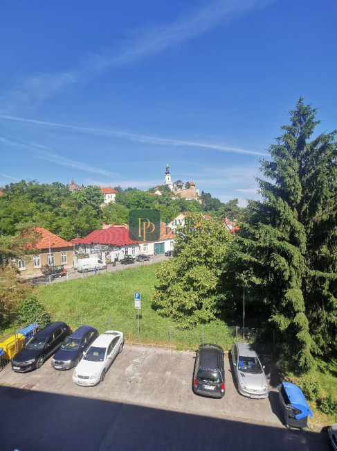 Prenájom krásny 2 izbový byt pod hradom, balkón, centrum mesta