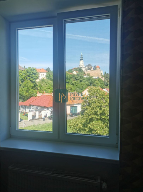 Prenájom krásny 2 izbový byt pod hradom, balkón, centrum mesta