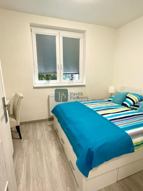 Prenájom 2 izbový dom so záhradou, Zobor, parkovanie