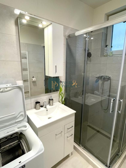 Prenájom 2 izbový dom so záhradou, Zobor, parkovanie