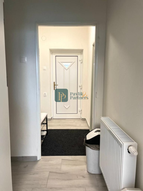 Prenájom 2 izbový dom so záhradou, Zobor, parkovanie