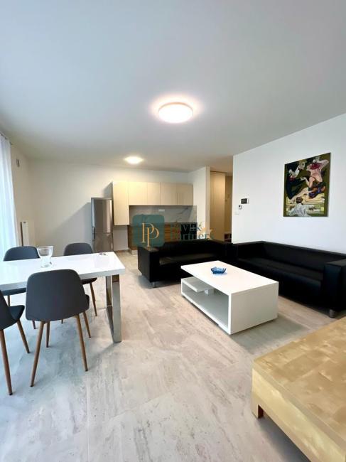 Prenájom nadštandardný 2 izbový byt, novostavba, 1x garážové státie