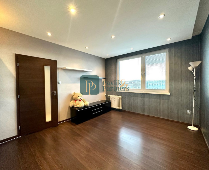 Prenájom 1 izbový byt, Chrenová I. , čiastočne zariadený