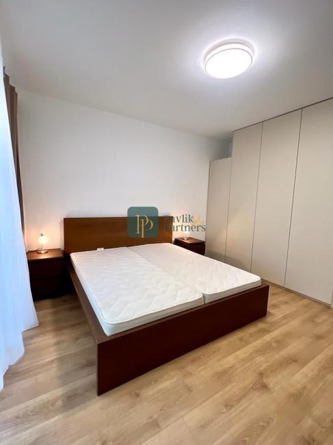 Prenájom novostavba 4izb.byt 99m2, centrum, 2 garážové státia