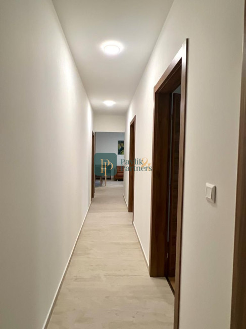 Prenájom novostavba 4izb.byt 99m2, centrum, 2 garážové státia