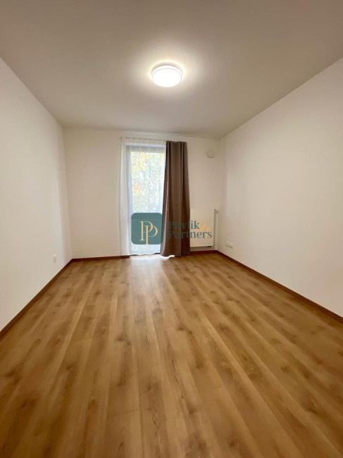 Prenájom novostavba 4izb.byt 99m2, centrum, 2 garážové státia