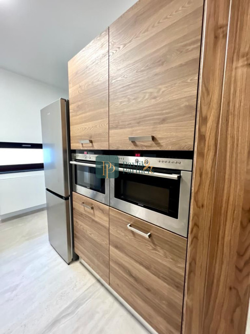 Prenájom novostavba 4izb.byt 99m2, centrum, 2 garážové státia