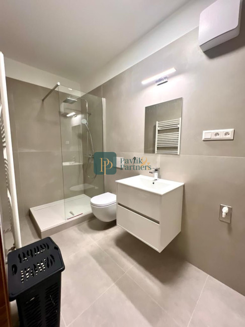 Prenájom novostavba 4izb.byt 99m2, centrum, 2 garážové státia