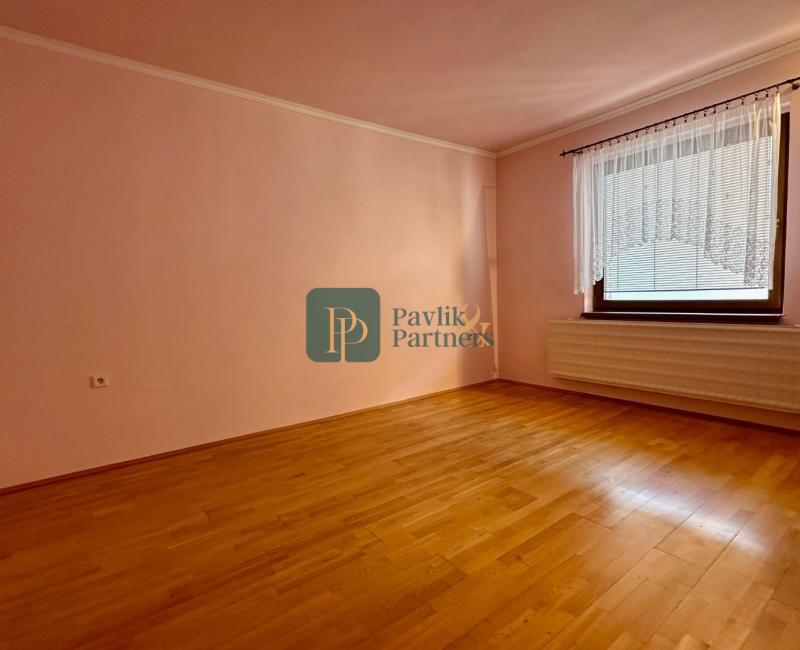 Prenájom veľký 5 izbový rodinný dom, Zobor, 9,6á pozemok