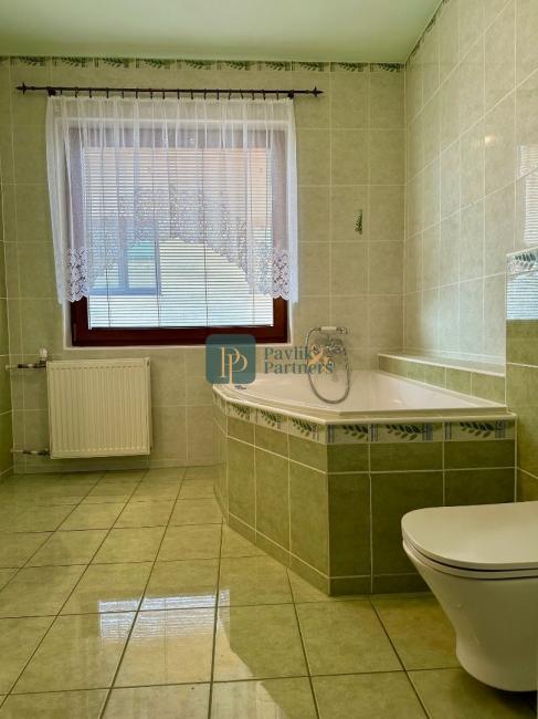 Prenájom veľký 5 izbový rodinný dom, Zobor, 9,6á pozemok