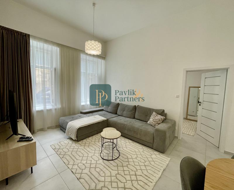 Exkluzívny 2izbový byt na prenájom, historické centrum mesta NR