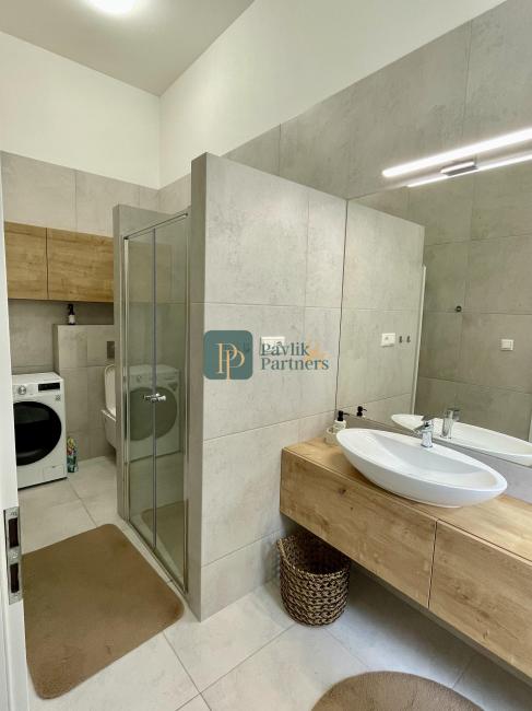 Exkluzívny 2izbový byt na prenájom, historické centrum mesta NR