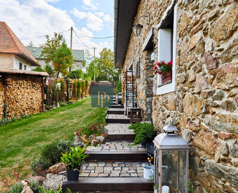 Predaj kamenná chalupa Jedľové Kostoľany, pozemok 15á EXKLUZÍVNE!