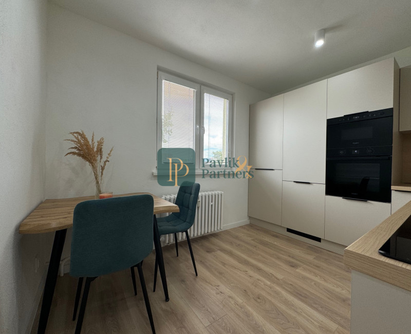 Prenájom krásny 2 izbový byt, kompletne zariadený, centrum mesta