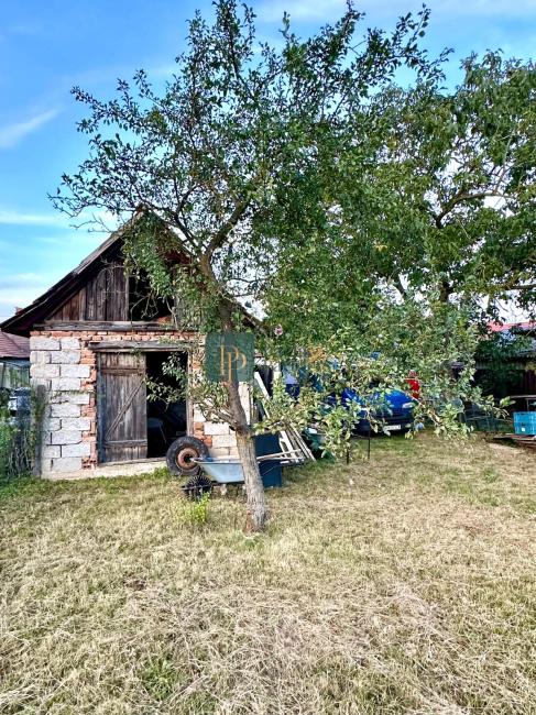 Predaj 3 izbový rodinný dom, pozemok 16á, Nitra