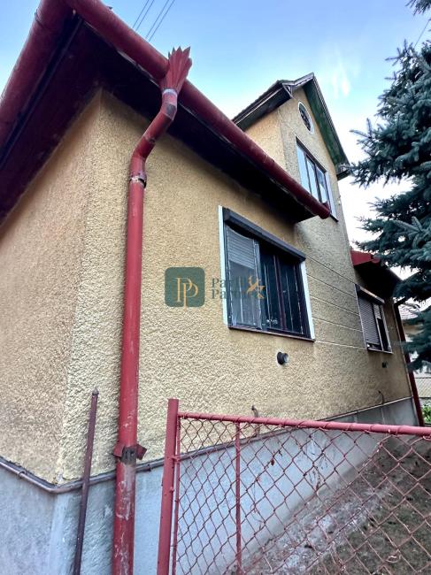 Predaj 3 izbový rodinný dom, pozemok 16á, Nitra