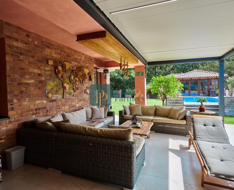 Prenájom nadštandardný 4 izbový rodinný dom, garáž, bazén