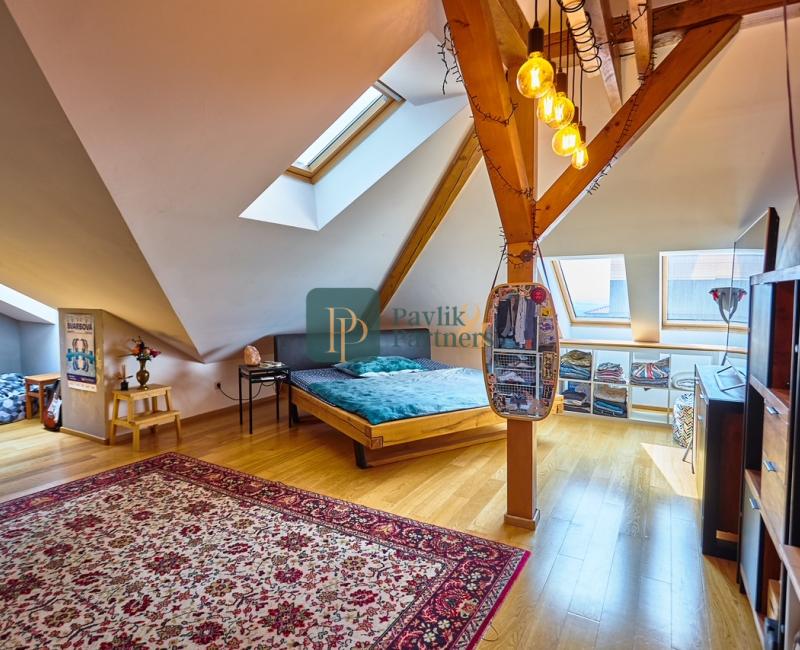 Prenájom nadštandardný 4 izbový rodinný dom, garáž, bazén