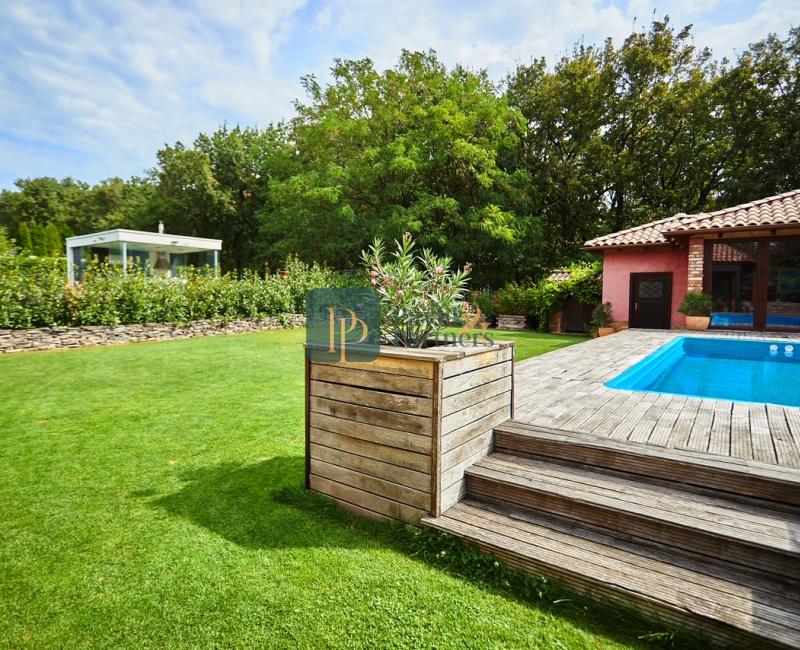 Prenájom nadštandardný 4 izbový rodinný dom, garáž, bazén