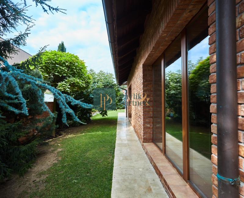 Prenájom nadštandardný 4 izbový rodinný dom, garáž, bazén