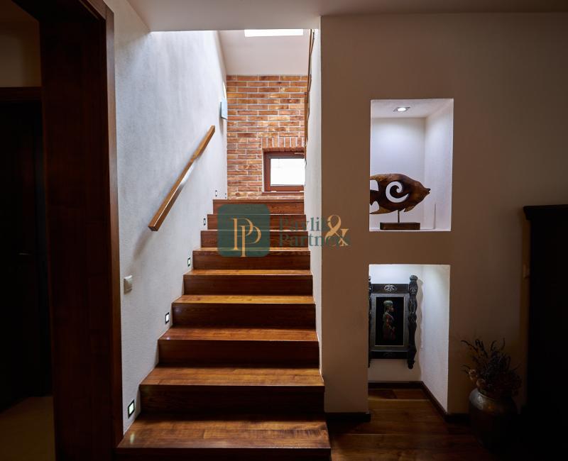 Prenájom nadštandardný 4 izbový rodinný dom, garáž, bazén