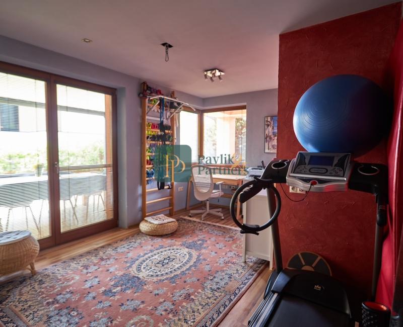 Prenájom nadštandardný 4 izbový rodinný dom, garáž, bazén