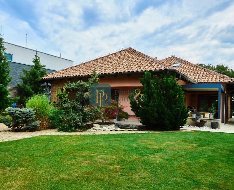 Prenájom nadštandardný 4 izbový rodinný dom, garáž, bazén