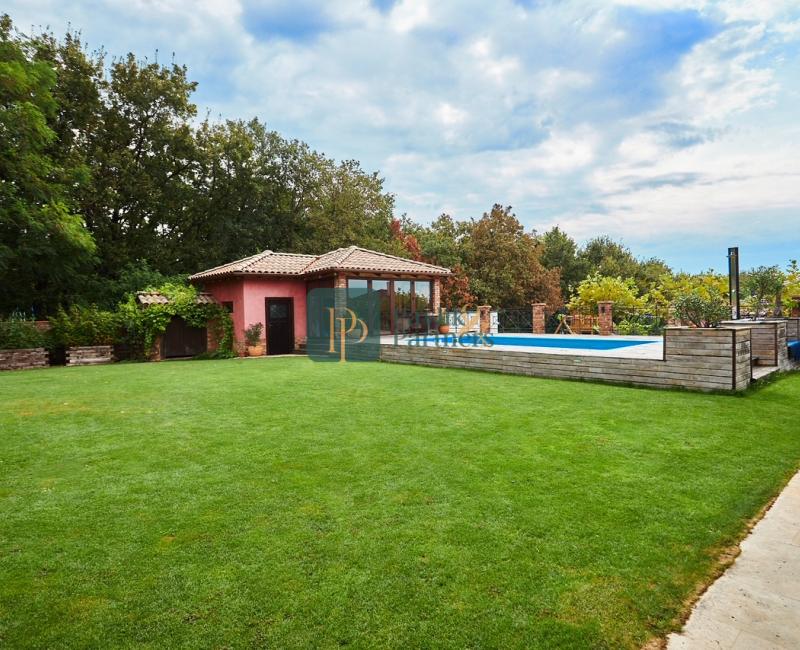 Prenájom nadštandardný 4 izbový rodinný dom, garáž, bazén