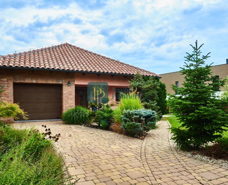 Prenájom nadštandardný 4 izbový rodinný dom, garáž, bazén