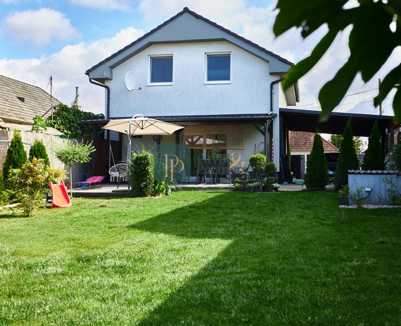 Predaj 4 izbový rodinný dom, 5,5á pozemok, Šoporňa