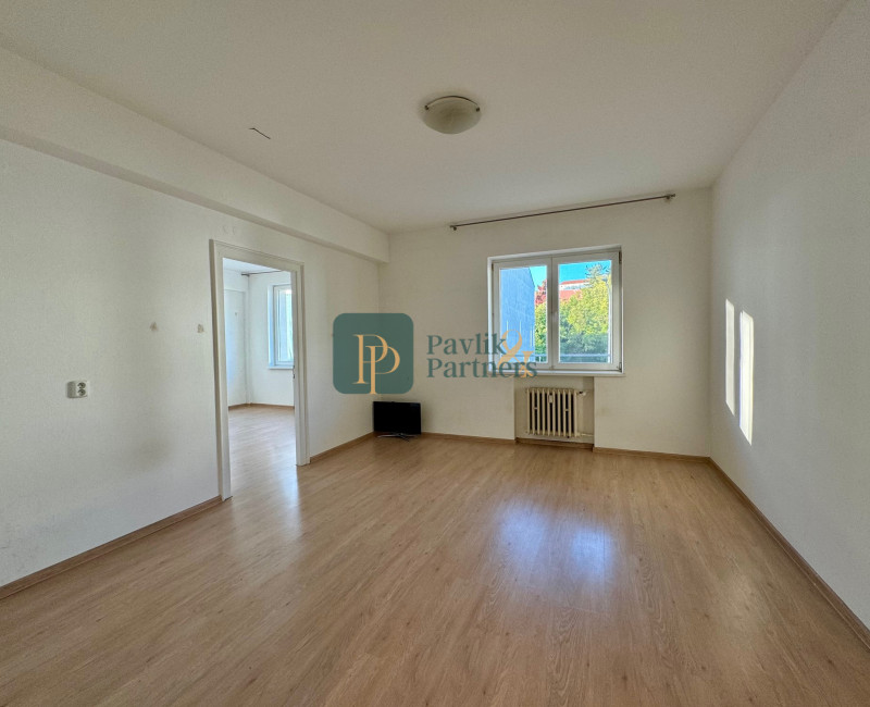 Predaj  2 izbový byt, 67m2, tehla, úplné centrum mesta