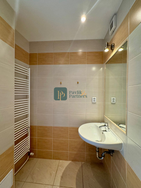 Predaj  2 izbový byt, 67m2, tehla, úplné centrum mesta