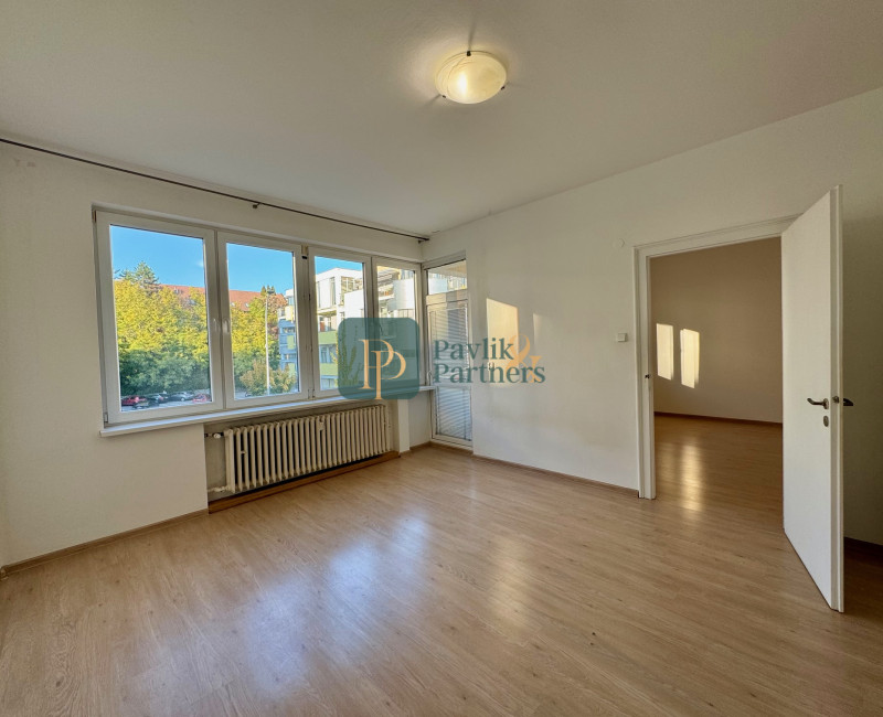 Predaj  2 izbový byt, 67m2, tehla, úplné centrum mesta